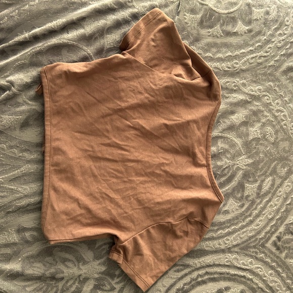 Brown Pacsun Cropped Tee - Picture 5 of 5